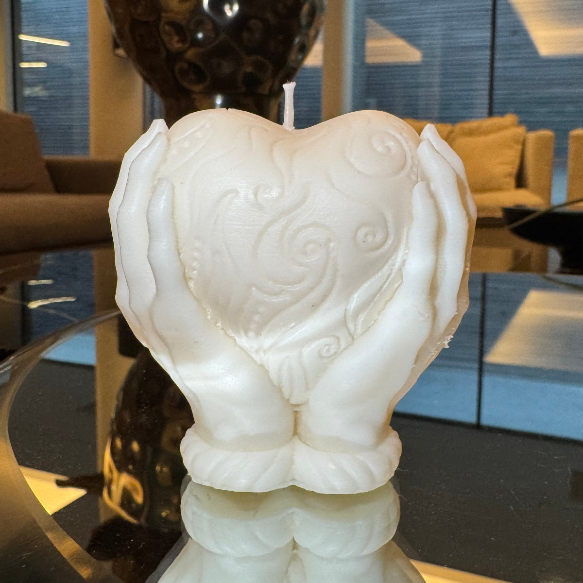 Vela Escultura Corazón en las Manos Aromática