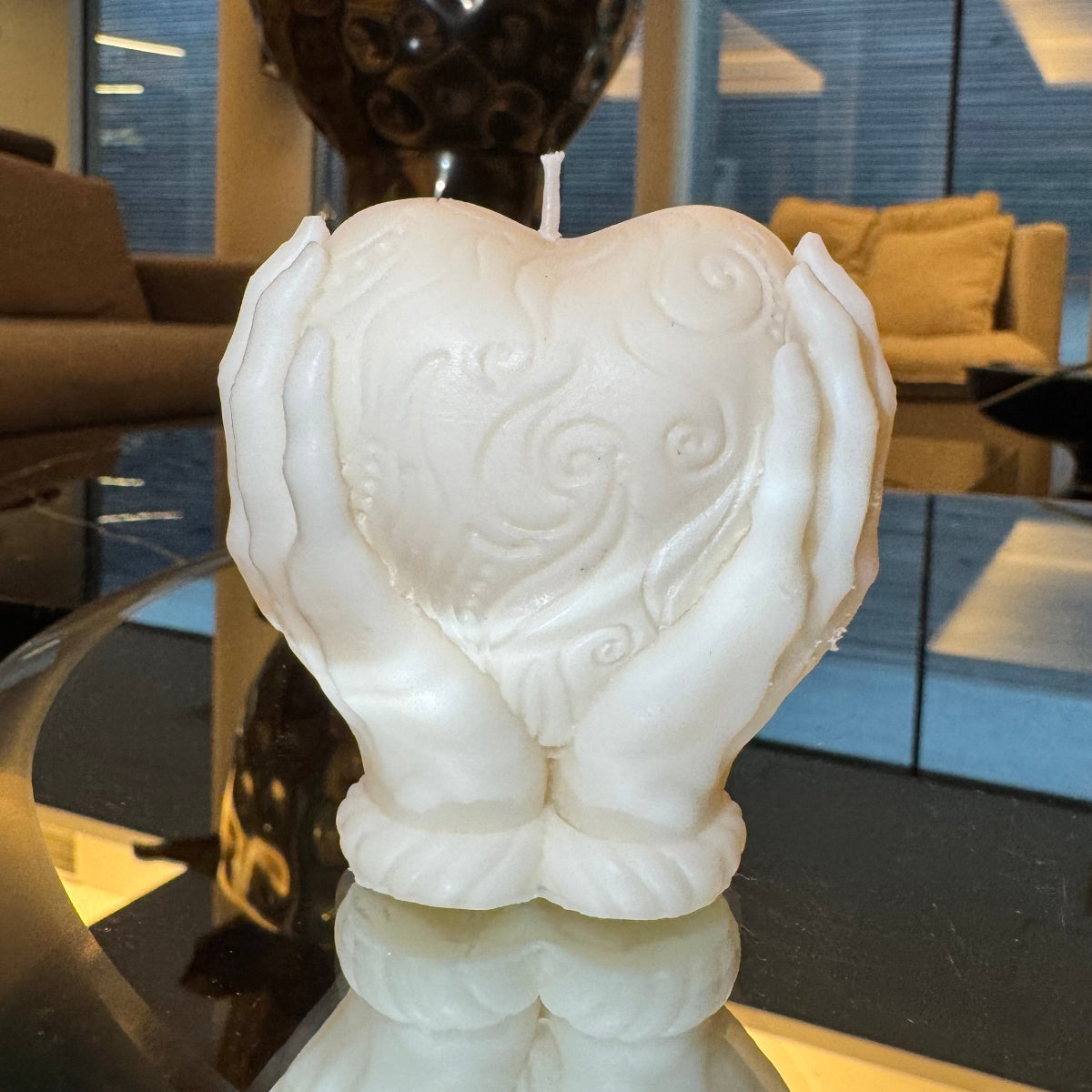 Vela Escultura Corazón en las Manos Aromática